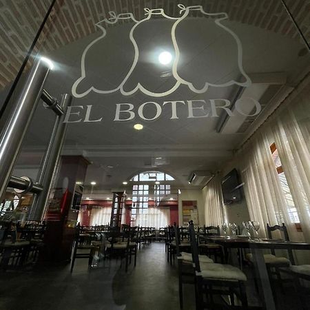 Hostal El Botero Monreal del Campo Exteriör bild
