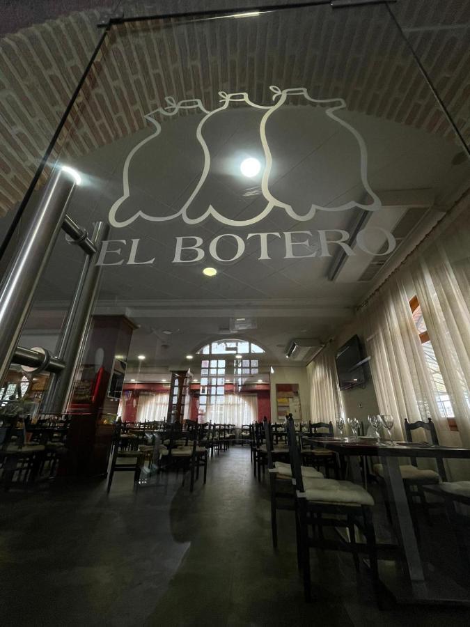 Hostal El Botero Monreal del Campo Exteriör bild