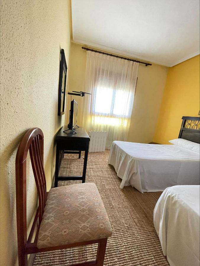 Hostal El Botero Monreal del Campo Exteriör bild