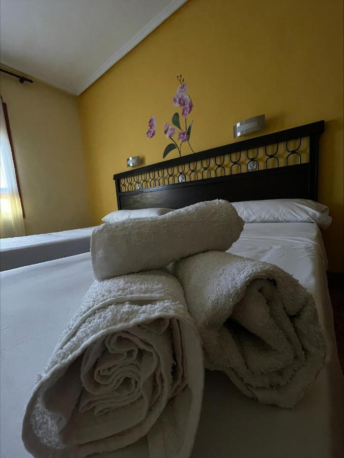 Hostal El Botero Monreal del Campo Exteriör bild